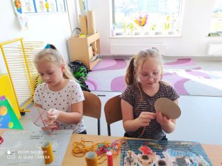 w %%C5%%9Bwiecie p i t zd 3